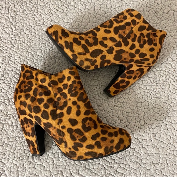 bamboo leopard booties